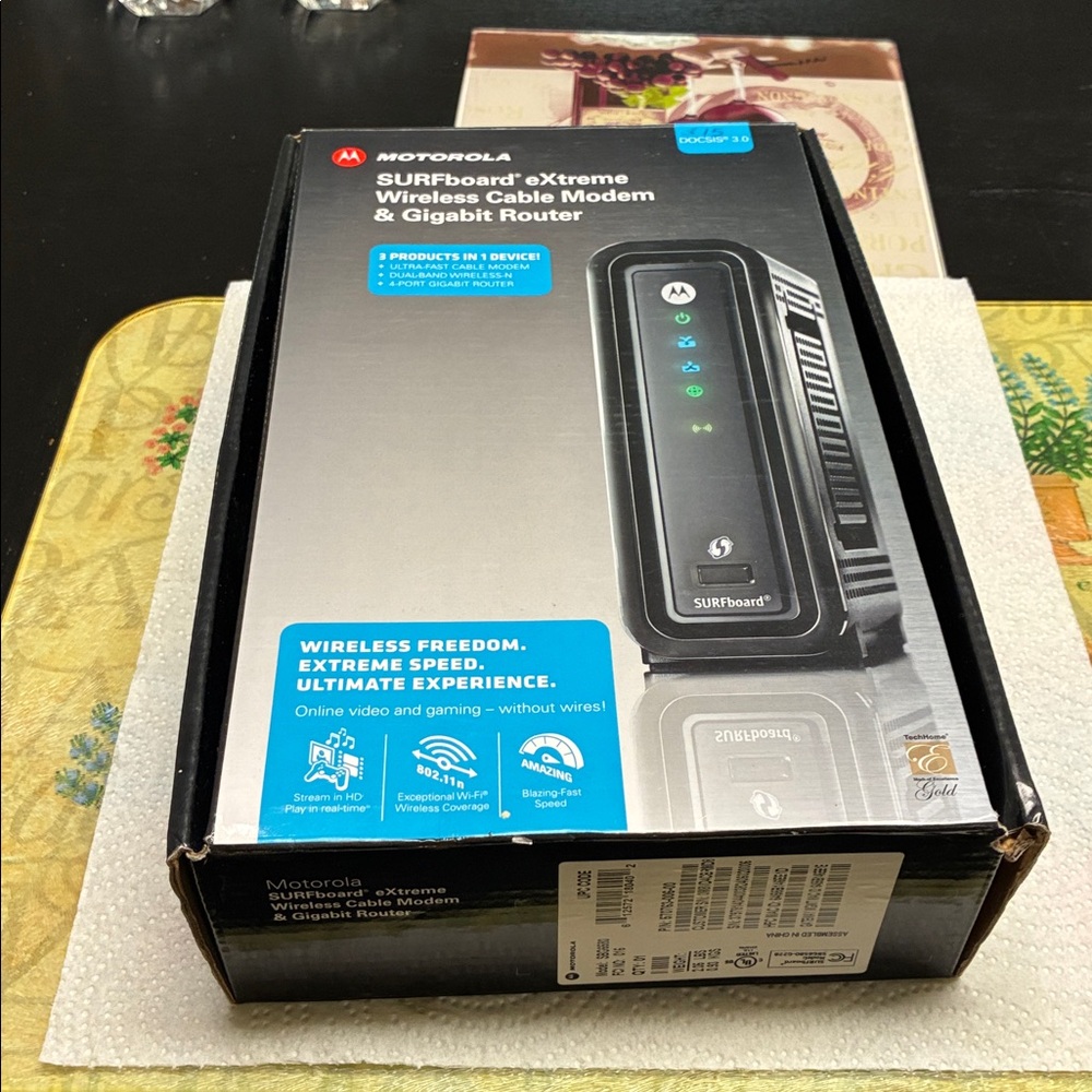 Motorola Black SURFboard eXtreme Wireless Modem Router - Picture 2 of 7